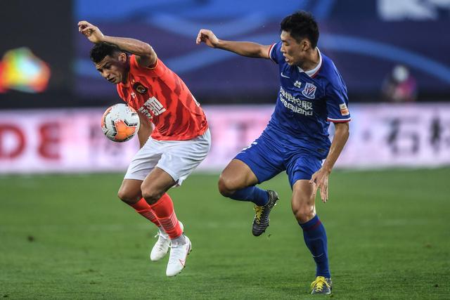 天空：纽卡对阿森纳通过中间人接触吉马良斯不满，标价8000万镑起
